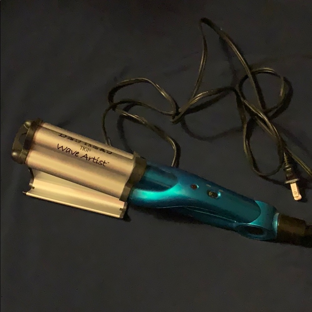 Bed head wave artist